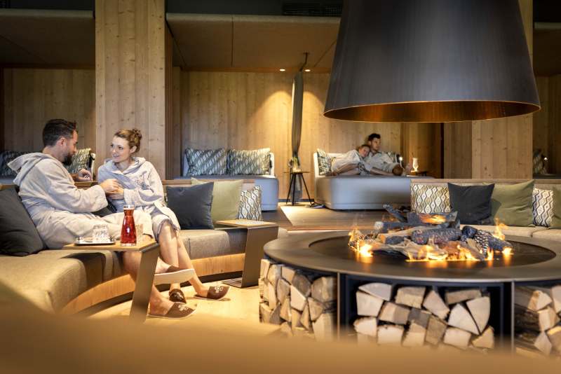 Indoor Ruhebereich Plauderei c Almwellness Hotel Pierer Harald Eisenberger reduce - Almwellness Hotel Pierer