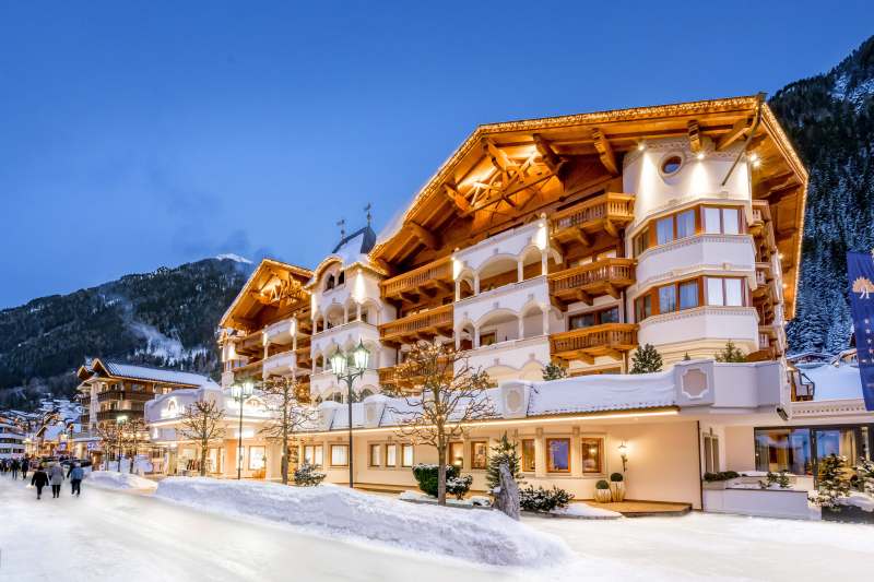 Trofana Royal Resort   Winter front&copy;valentin fotoo 3 reduce - Partner