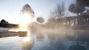 outdoorpool im winter hotel almesberger red 300x170 - outdoorpool_im_winter_hotel_almesberger red