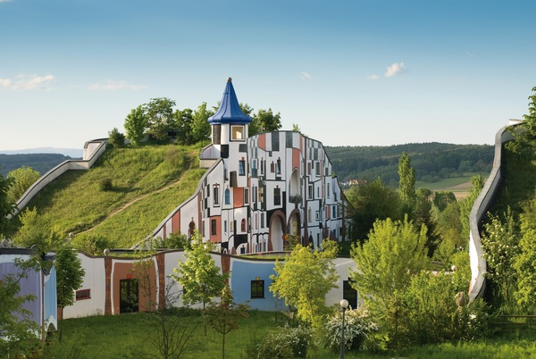 Rogner Bad Blumau © Hundertwasser Architekturprojekt 4 red - AVIDA ABO / 4-Ausgaben im Jahr