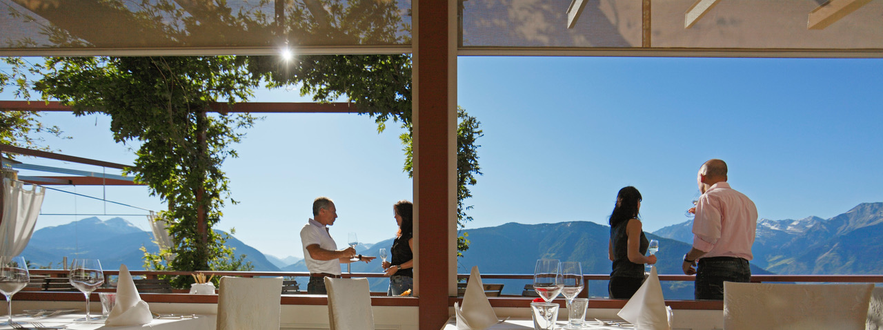 Sterneregen für Südtirols Gastronomie Aperitif mit Ausblick ©IDM Südtirol Frieder Blickle - Sterneregen für Südtirols Gastronomie
