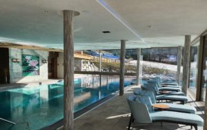 relaxen am indoorpool hotel bergblick 300x188 - relaxen_am_indoorpool_hotel_bergblick