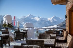 winterliche terrasse hotel bergblick 300x200 - winterliche_terrasse_hotel_bergblick