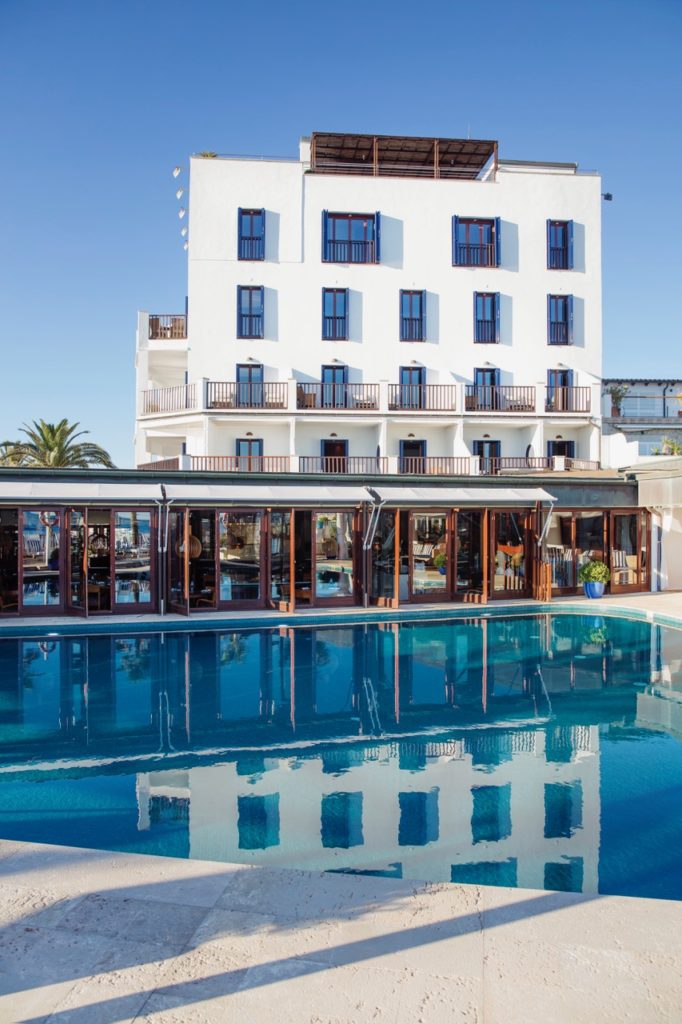 das hotel portixol mit outdoor pool c johanna gunnberg hotel portixol 682x1024 - Abiertos! Mallorca-Neustart mit Stil
