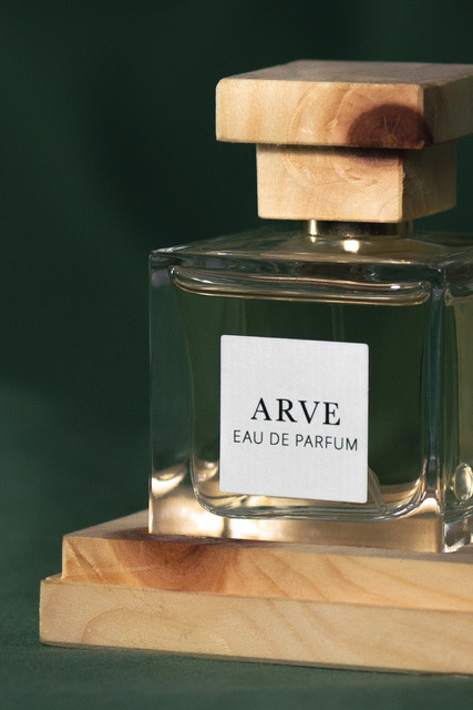 Arve Eau de Parfum 50ml IMG 2337 7 - Weltweit einzigartig: Parfum auf Zirbenöl-Basis