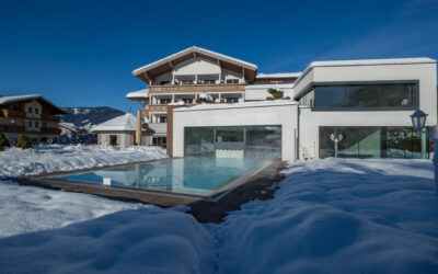 aussenansicht mit pool c silvia weiss hotel alpenhof 0 400x250 - News