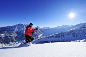 schneeschuh wandern in malbun liechtenstein marketing 300x200 - Liechtenstein lädt zu fürstlichen Winterferien