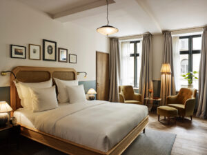 003 Accommodation Sanders Bedroom 300x225 - VORHANG AUF – für Kopenhagens neue Behaglichkeit