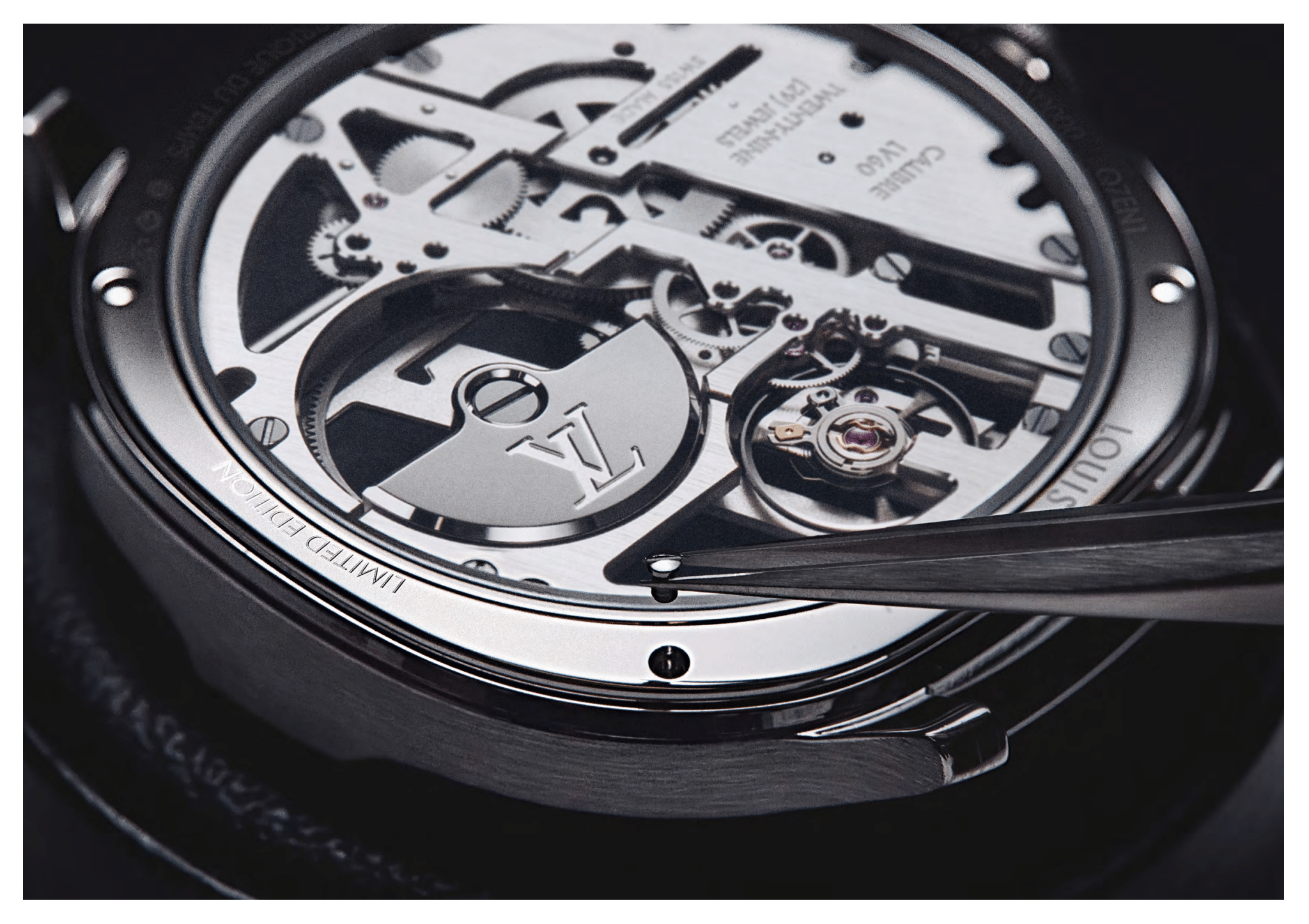 Ag9OSqnw 1 - Louis Vuitton präsentiert das neue limitierte Uhrenmodell Voyager Skeleton