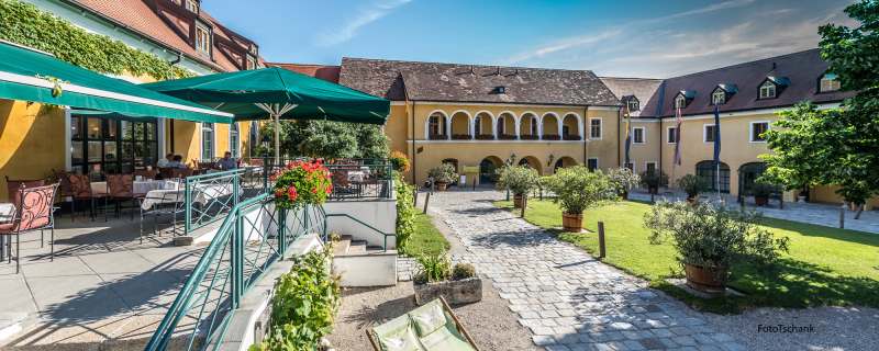 Gewinnspiel Arkadenhof mit Terrasse 2000x800 Tschank reduce - Gewinnspiel