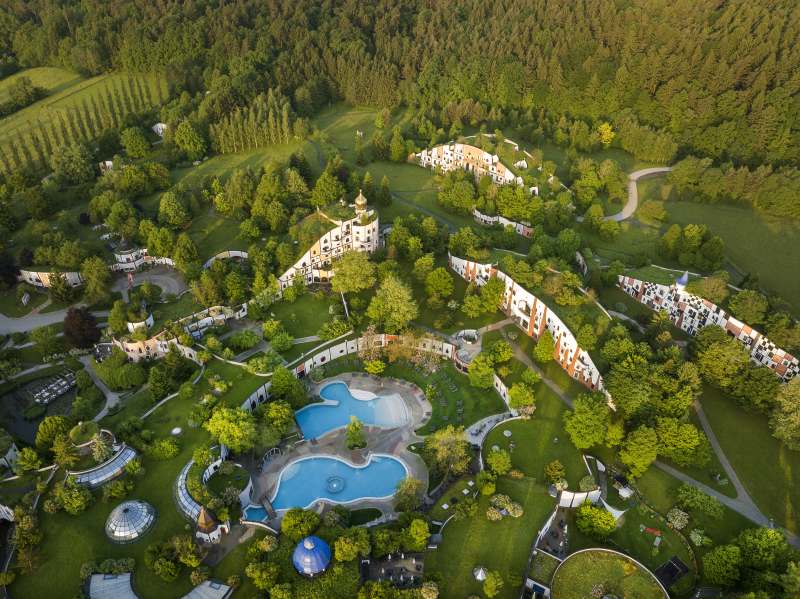 28 Jahre Rogner Bad Blumau Rogner Bad Blumau © Hundertwasser Architekturprojekt15 reduce - 28 Jahre Rogner Bad Blumau