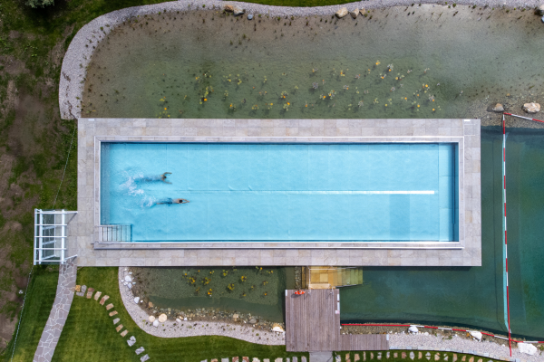 Sommerfrische mit Tiefenwirkung – Wellness & Natur in Bad Kleinkirchheim Infintybecken klein Smart Host reduce - Sommerfrische mit Tiefenwirkung – Wellness & Natur in Bad Kleinkirchheim