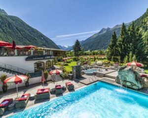 Jagdhof Freischwimmbecken 02 c AV Media reduce 300x238 - Jagdhof_Freischwimmbecken_02 (c) AV Media reduce