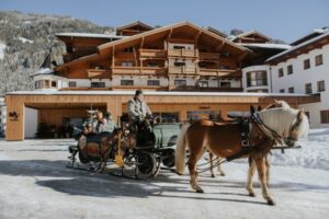 HTH winter2024 BH HIGHRES 226 red 300x200 - HTH_winter2024_BH_HIGHRES_226 red