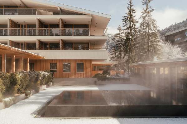 Pool Hotel reduce - Gewinnspiel