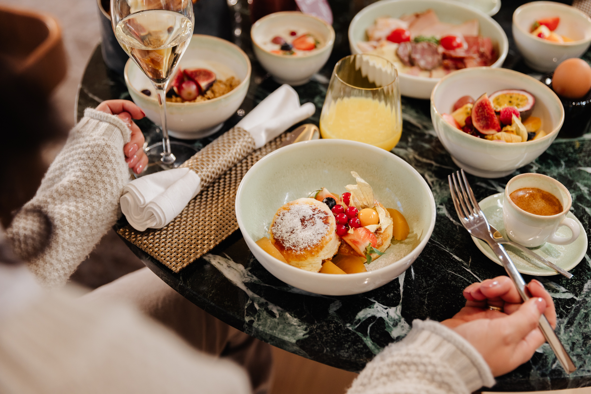 In Room Dining Silent Villas Copyright Thermenresort Laa Pflanzl Media - Jetzt vergünstigt zum Black Weekend Zeit schenken mit der Gutscheinwelt des Thermenresorts Laa