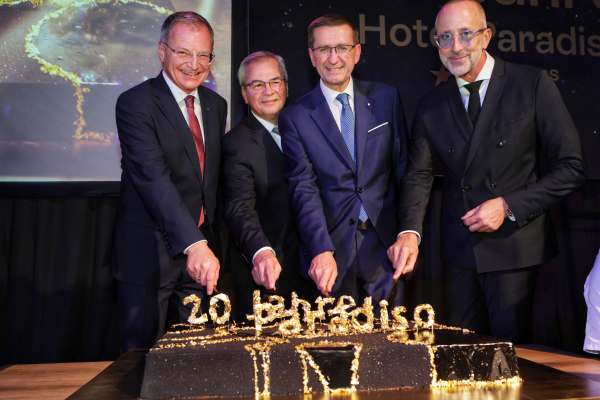c Eurothermen LH T. Stelzer Hoteldirektor R. Vaupel LR M. Achleitner GF P. Hochhauser reduce - 20 Jahre Hotel Paradiso – Eurothermen feiern  Erfolgsgeschichte in Bad Schallerbach