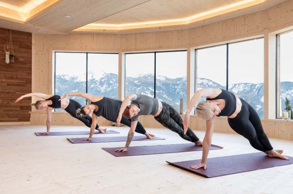 Yoga Helath Care Retreat &copy; Harald Steiner reduce - Wenn Winteryoga auf Eisbaden trifft