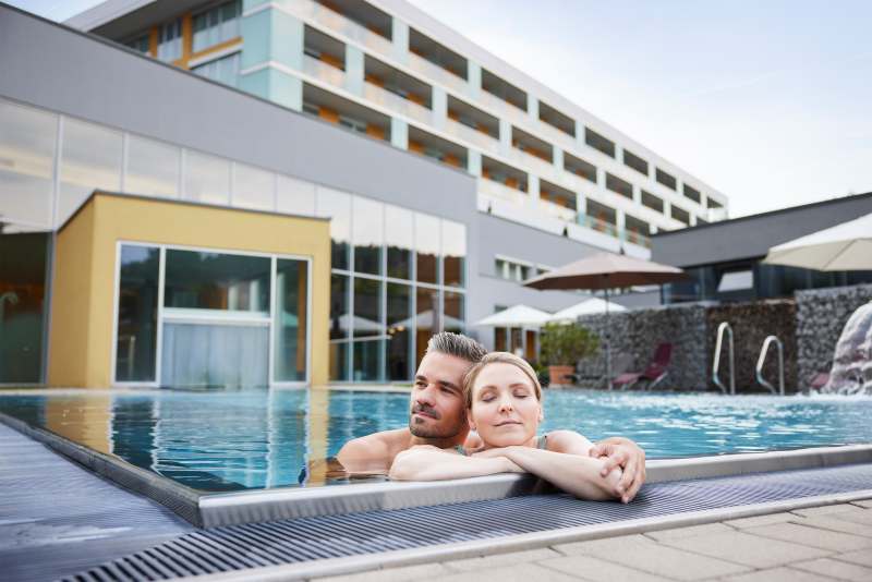 MuehlviertlerAlmFreistadtBadZellWellnessPaarPoolHotel OberoesterreichTourismusGmbHAlexanderKaiserKOMP reduce - Gewinnspiel