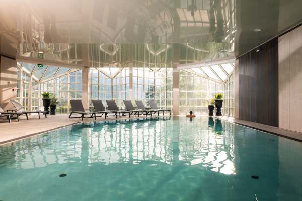 MONDI Resort am Grundlsee Wellnessbereich Schwimmbad 01 reduce - Gewinnspiel